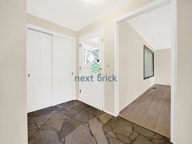 Foto del edificio - Charming Wilburton Home in the Heart of Bellevue