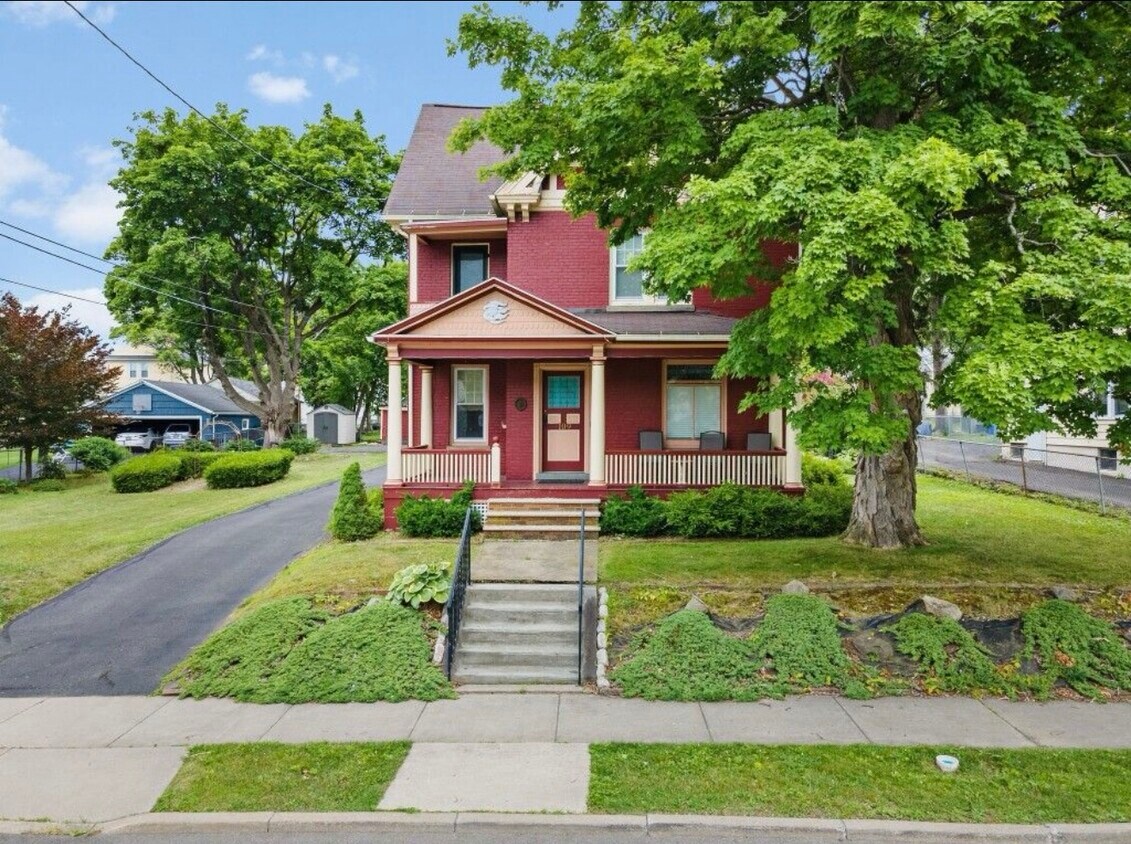 Foto principal - 109 S Washington St