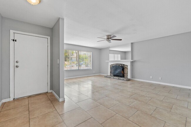 Building Photo - Spacious 3-Bedroom Townhome with Private P...