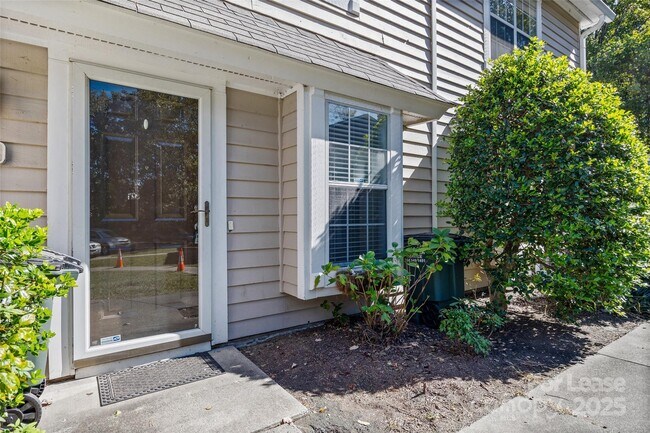 Foto del edificio - 704 Heritage Pkwy