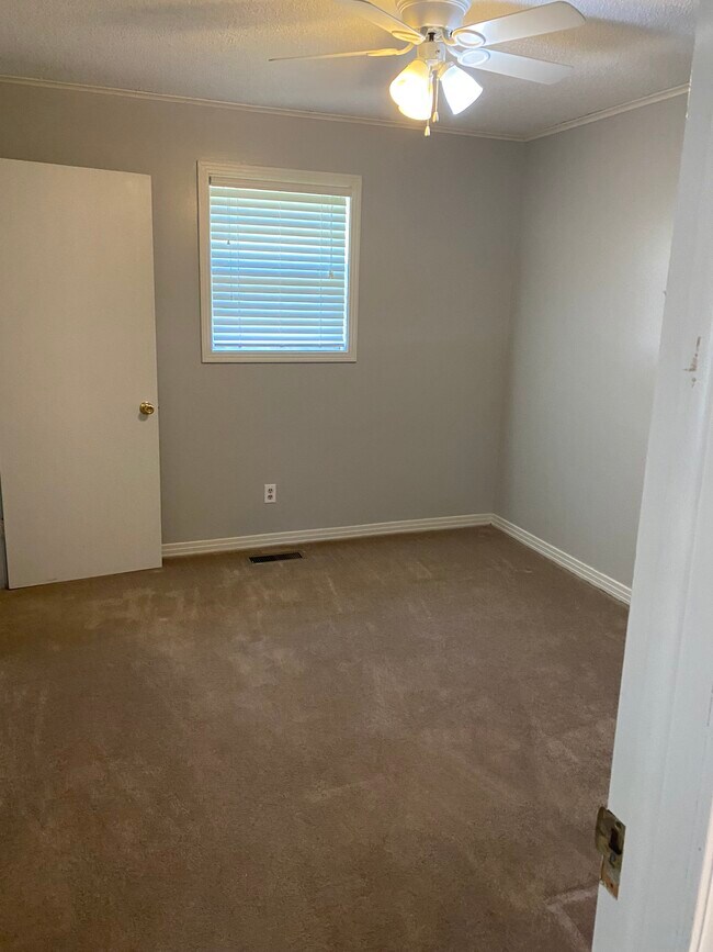 Building Photo - 137 Churchton Subdivision Rd
