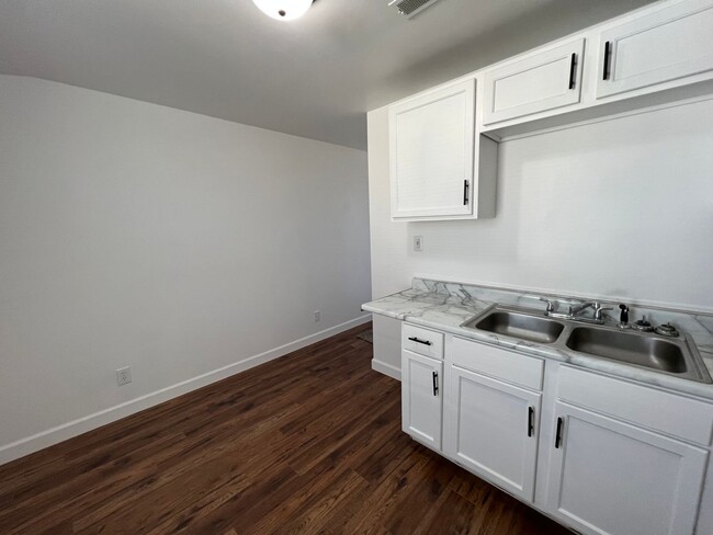 Building Photo - Large newly remodeled one bedroom one bath...