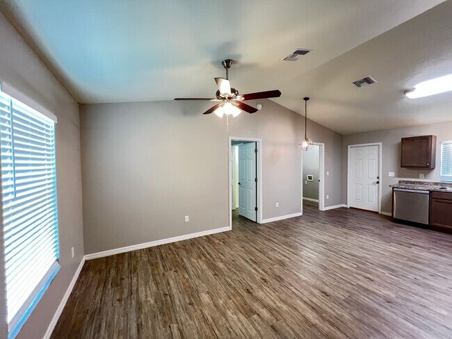 Building Photo - Lovely 3 Bedroom, 2 Bathroom Home in Ocala!!