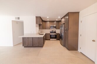 Building Photo - 852 Tamayo Dr