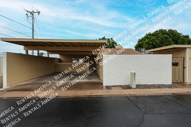 Foto del edificio - 6626 N Majorca Ln W