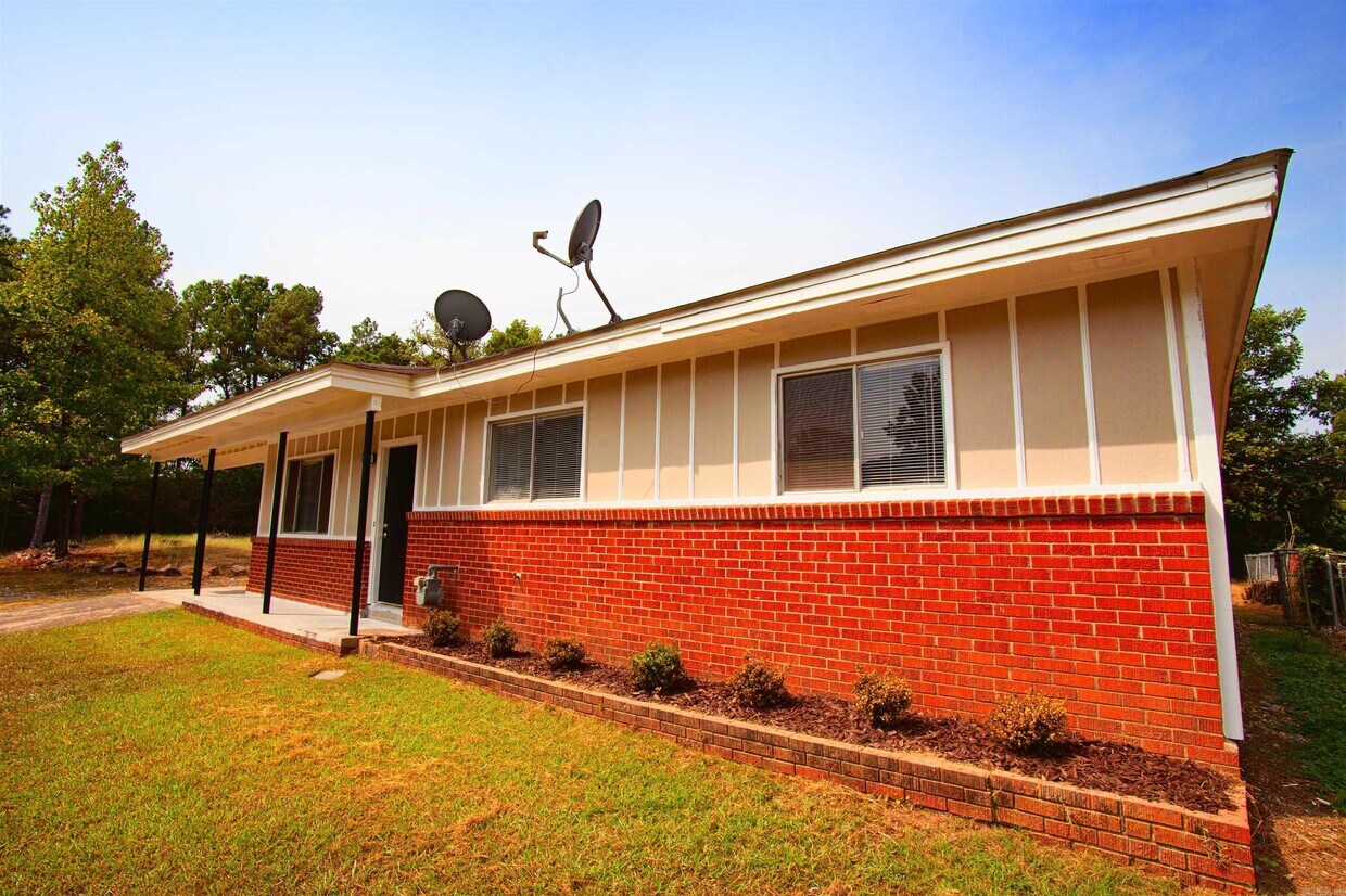 Primary Photo - 10 Marigold Dr