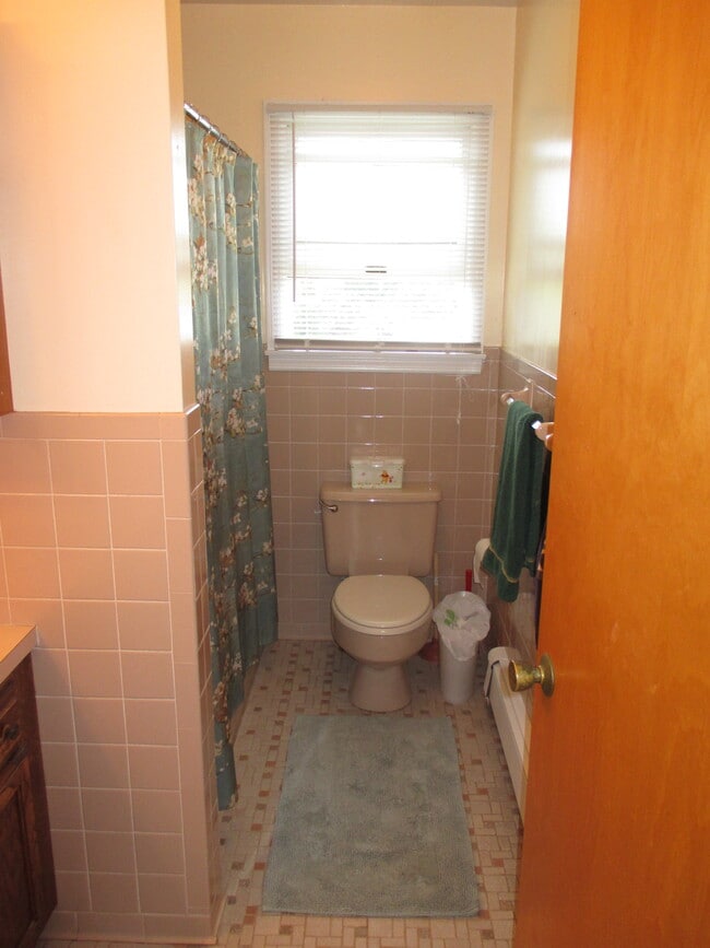 Building Photo - 14 Westview Ave