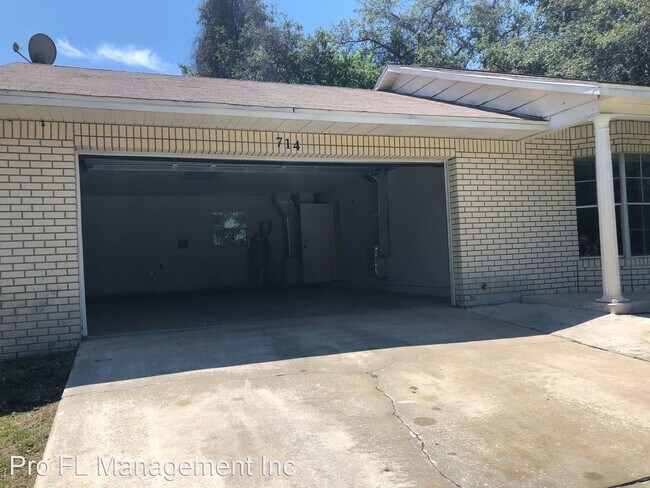 Building Photo - 2 br, 2 bath House - 714 Red Coach Ave.