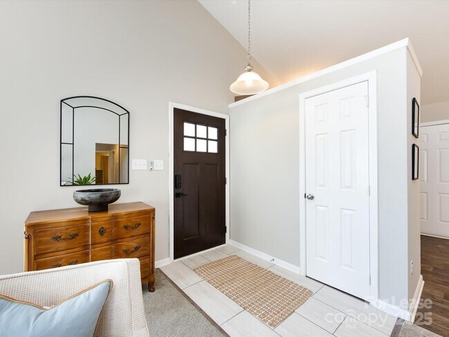 Building Photo - 7731 Ivy Hollow Dr