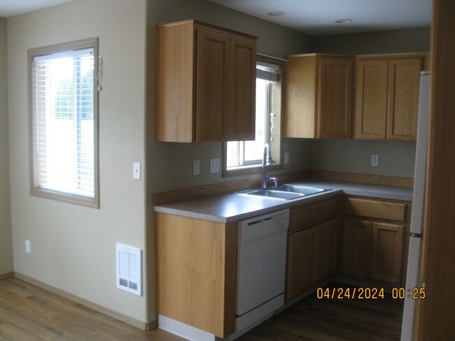 Building Photo - 3BD Duplex in Battle Ground