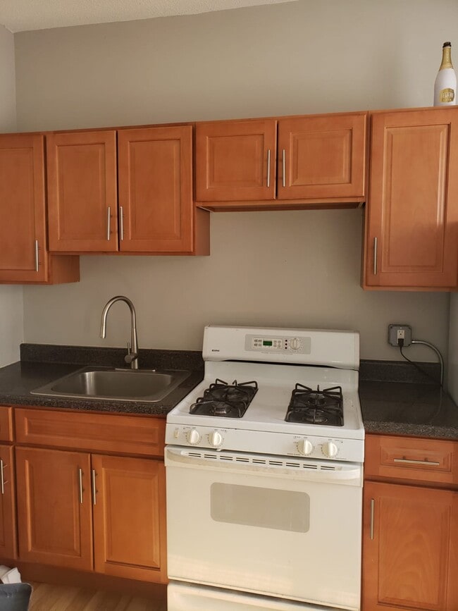 Building Photo - 232 E Hanover St