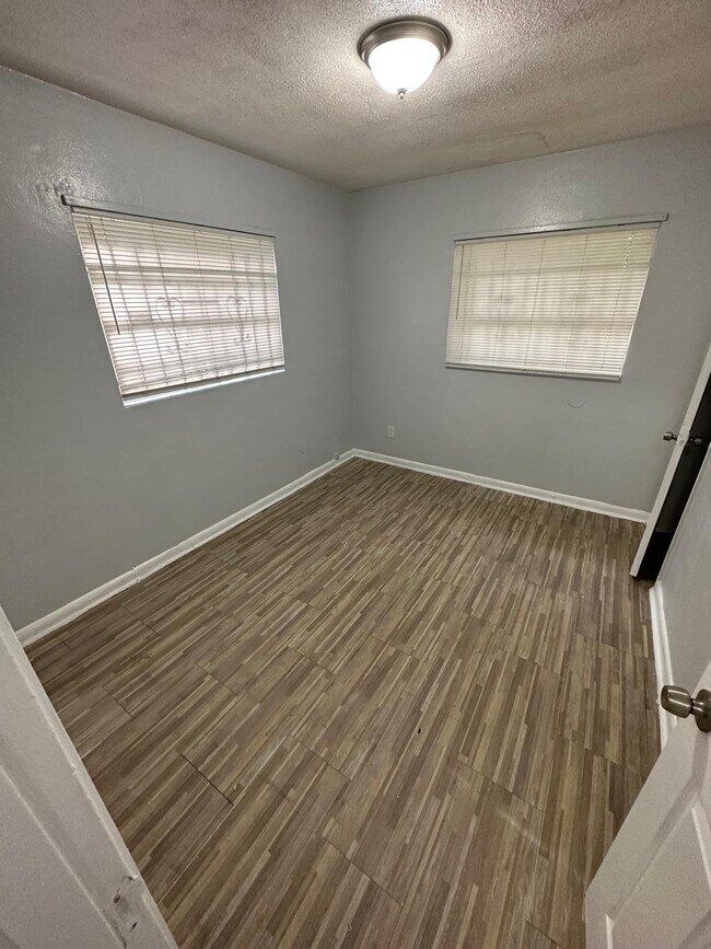 Foto del edificio - 2845 W 6th St