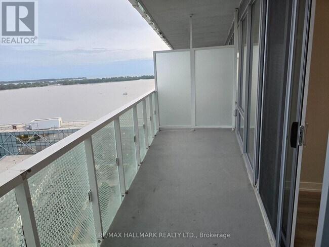 Building Photo - 15 Queens Quay E