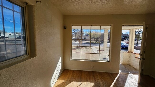 Foto del edificio - 5321 Marble Pl NE