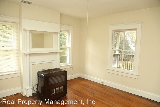 Building Photo - 3 br, 1 bath House - 1027 Carlton Ave