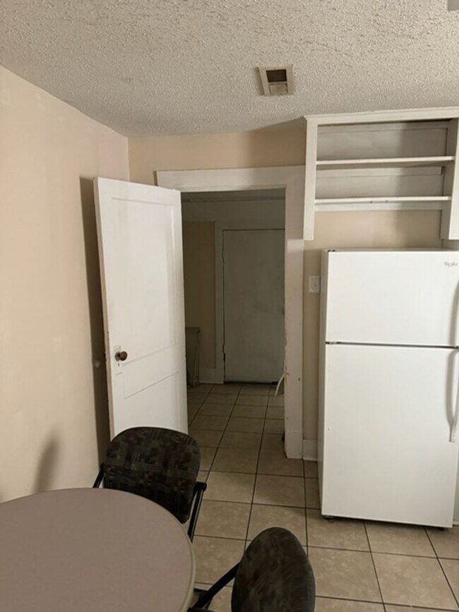 Foto del edificio - 2 bed/ 1 bath single family home