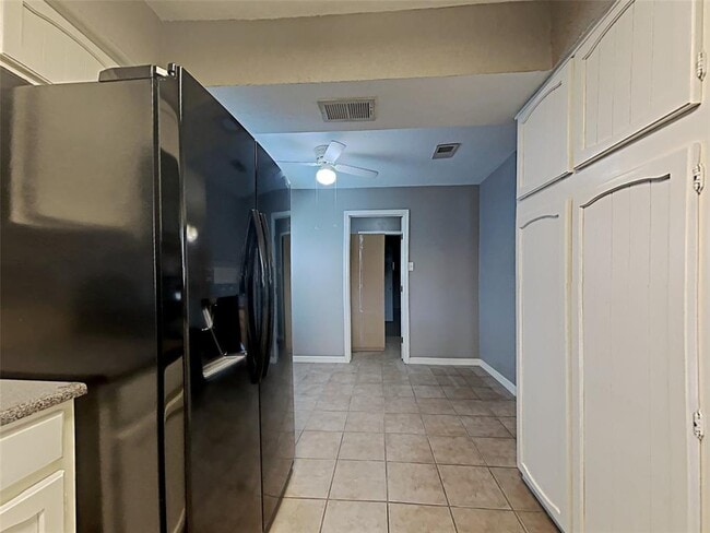 Building Photo - 441 E Castle Harbour Dr