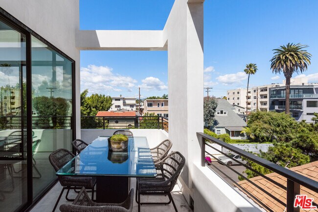 Foto del edificio - 1176 Nelrose Ave