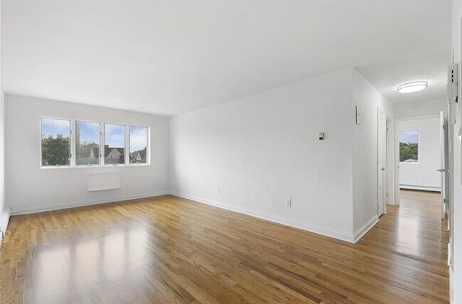 Foto del edificio - 2629 E 23rd St