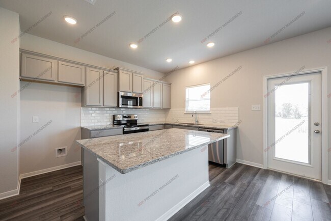 Foto del edificio - 5321 Friars Lp