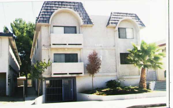 Primary Photo - 6860 Woodley Ave