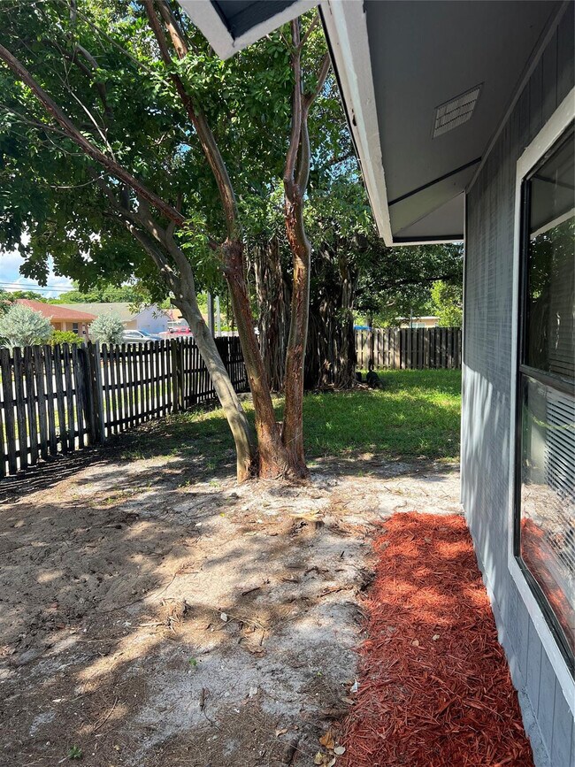 Building Photo - 500 NE 34th St