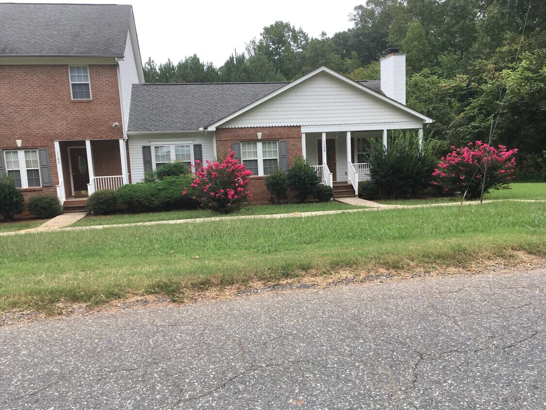 Main Photo - 1100 N Glenn Ave