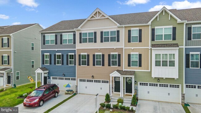 Building Photo - 2753 Town View Cir