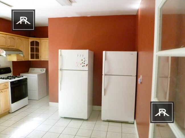 Building Photo - 6 bedroom in Brookline MA 02446