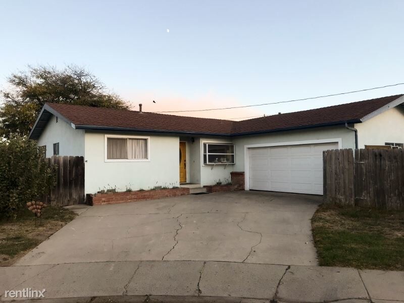 Primary Photo - 4 br, 2 bath House - 821 Diamond Circle