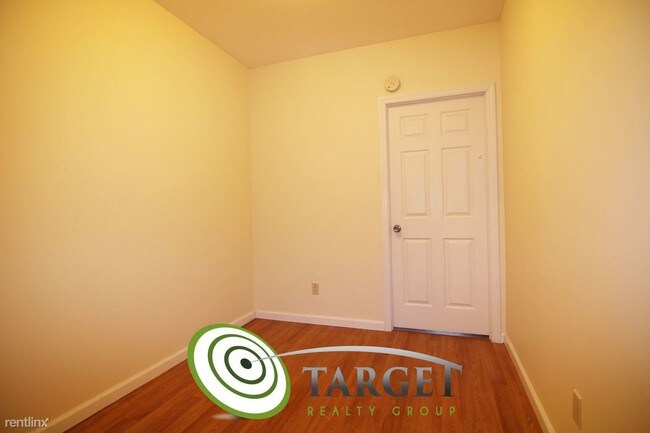 Foto del edificio - 2 br, 1 bath Apartment - 1654 Dekalb Ave 1R