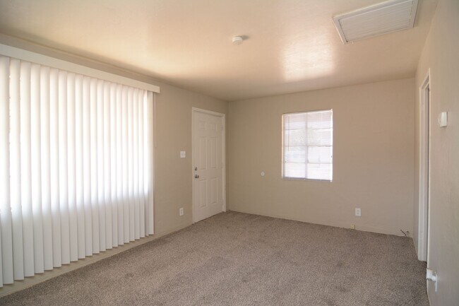 Foto del edificio - Charming Remodeled 2 Bedroom 1 Bath Home! ...