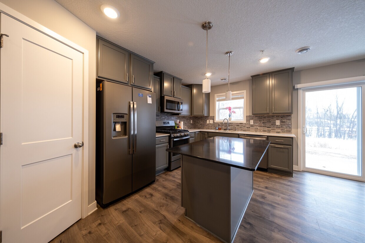 Foto principal - 5663 Cattail Ct NE