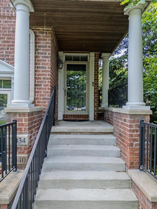 Primary Photo - 17034 Farmington Rd