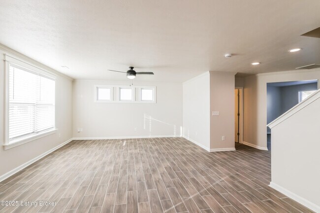 Foto del edificio - 6797 Brittany Oak Dr