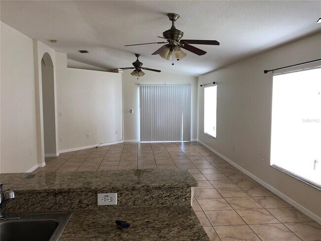 Building Photo - 7731 Carriage Pointe Dr