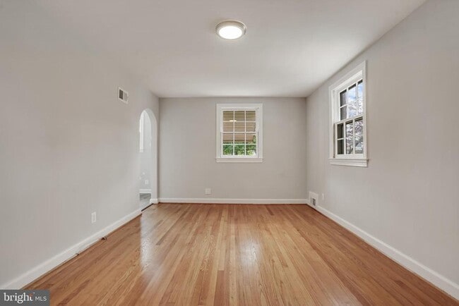 Building Photo - 1605 W Braddock Rd