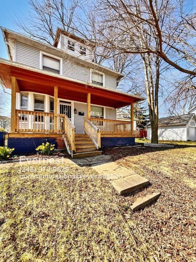 Foto principal - Charming 3-Bedroom Home Near St. Vincent’s...