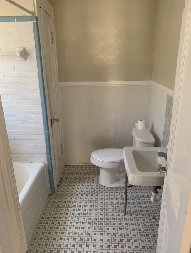 Building Photo - 715 S Carancahua St