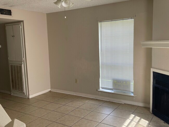 Foto del edificio - 3432 Yorkfield Dr