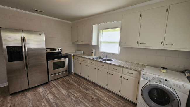 Building Photo - 2407 Loftin Dr