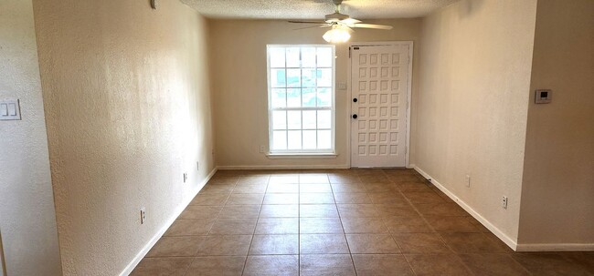 Building Photo - 1729 Sherrye Dr