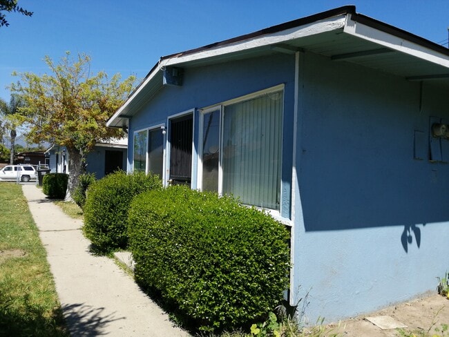 Building Photo - 1182 E Pasadena St
