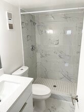 Guest Shower - Boardwalk at Inverrary