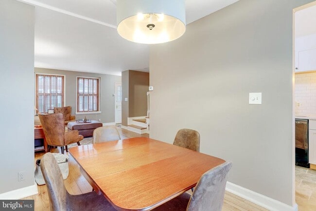 Building Photo - 2803 S Columbus St