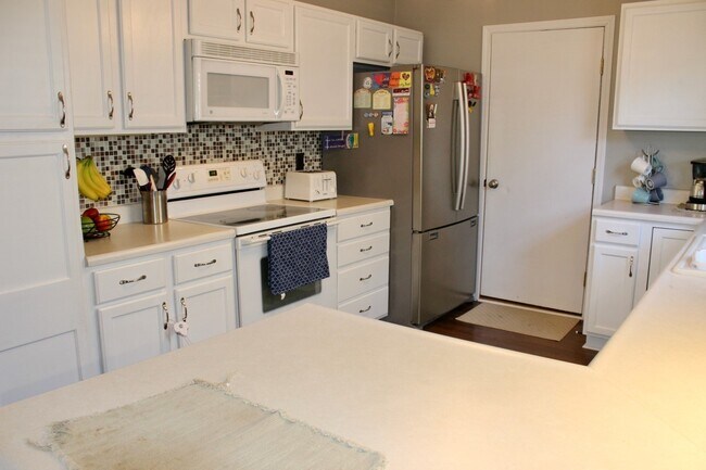 Building Photo - Beautiful 3 Bedroom 2 Bath in Sterling Heights