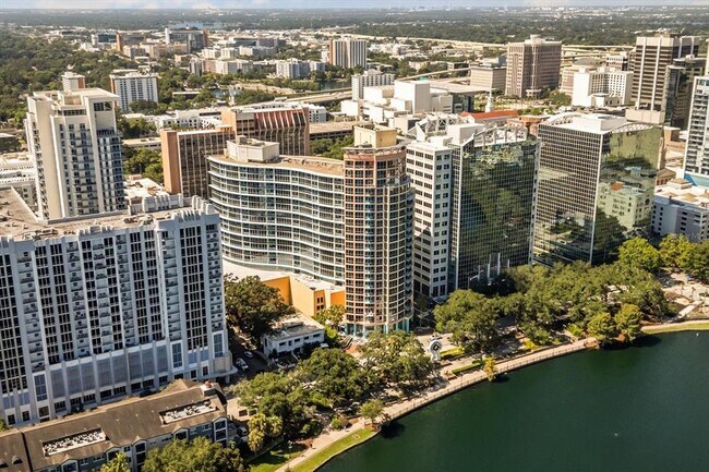 Foto del edificio - 322 E Central Blvd