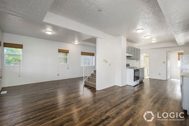 Building Photo - Great Family Home in Excellent Sugar House...