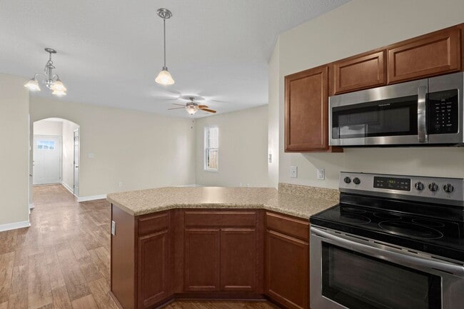 Building Photo - Townhouse For Rent!