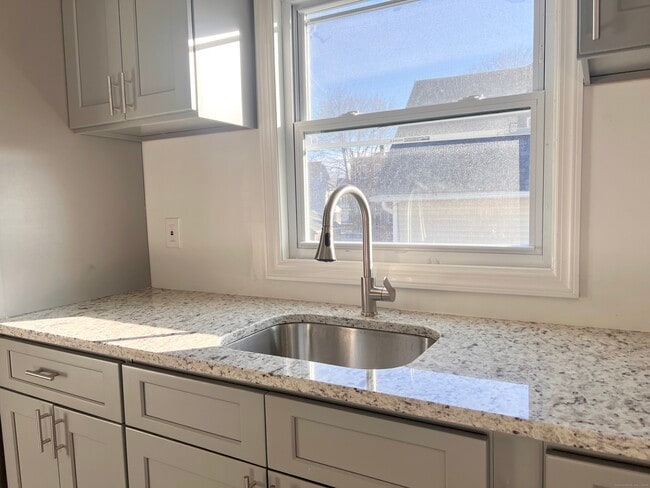 Building Photo - 98 Franklin Ave